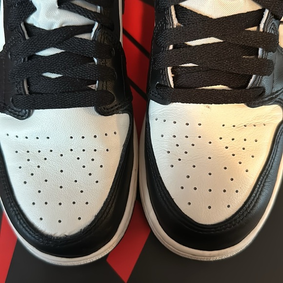 Nike Jordan 1 Retro High - Dark Mocha (GS) - Picture 12 of 12